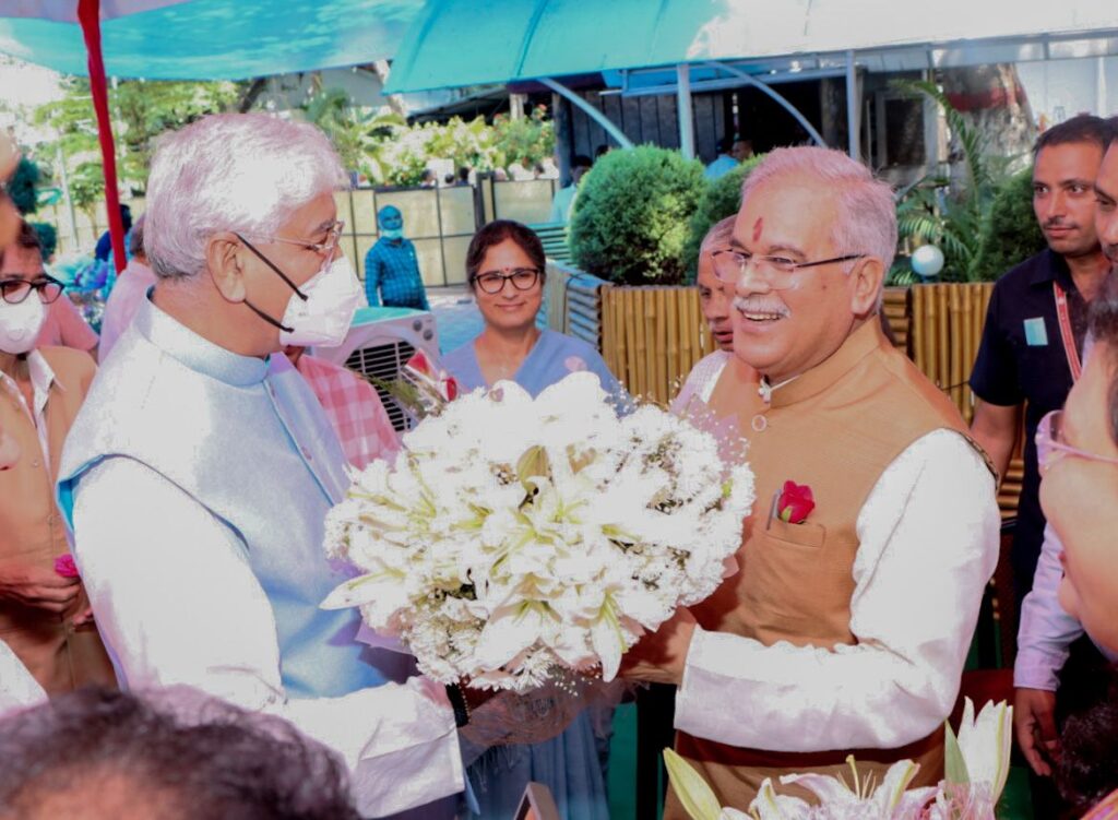 स्वास्थ मंत्री सिंहदेव ने मुख्यमंत्री भूपेश बघेल को जन्मदिन की बधाई एवं शुभकामनाएं दीं